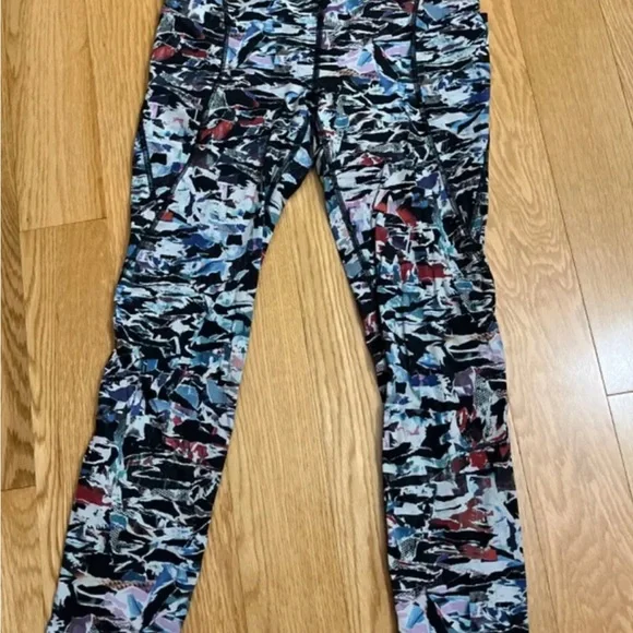 NWT Lululemon Break Free Tight size 6 - Picture 2 of 2